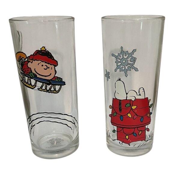 Peanuts Christmas Glasses Featuring Charlie Brown & Snoopy - Picture 1 of 8